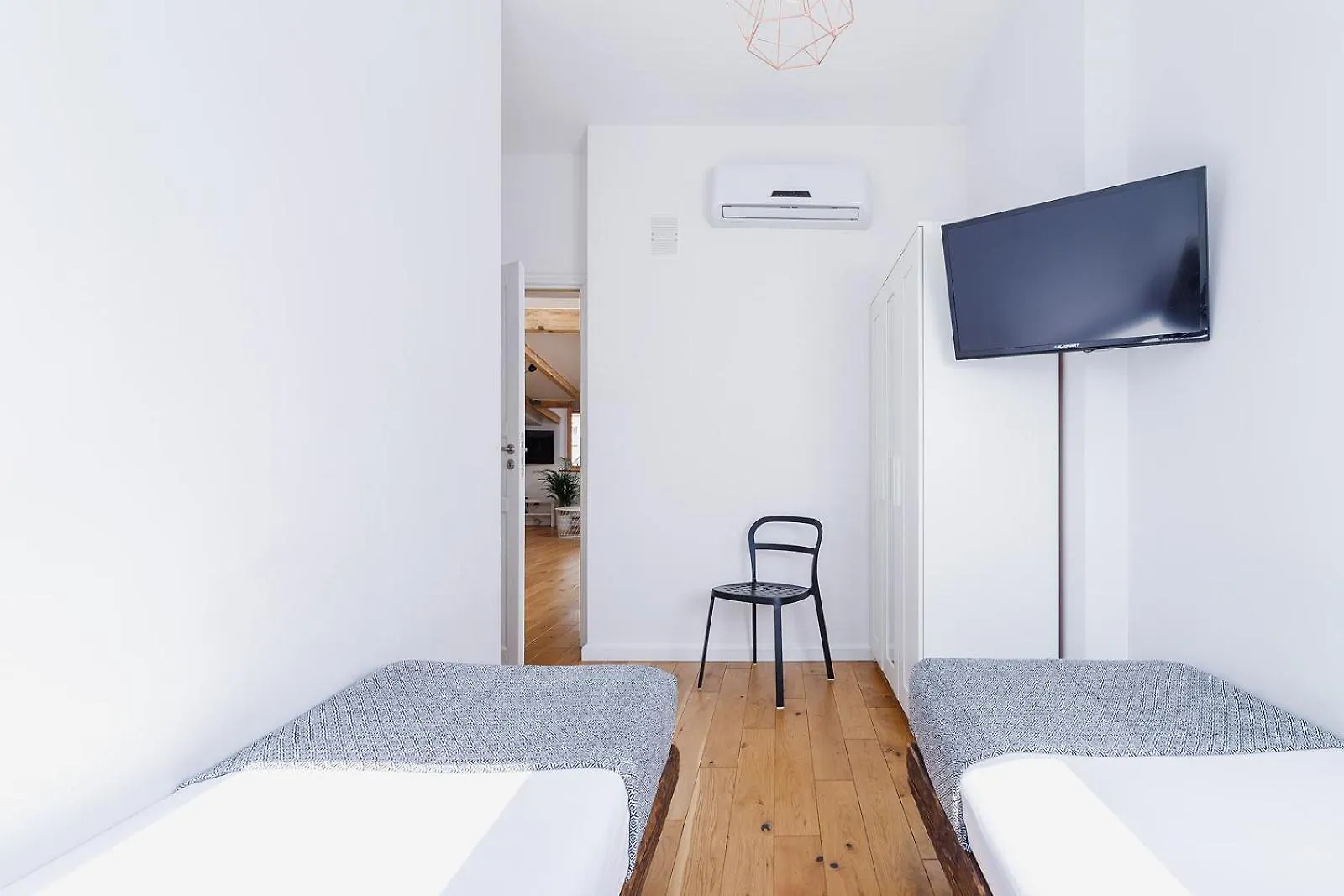 2 Bedroom Apartment With Terrace- Pilsudskiego 11 Krakow Poland